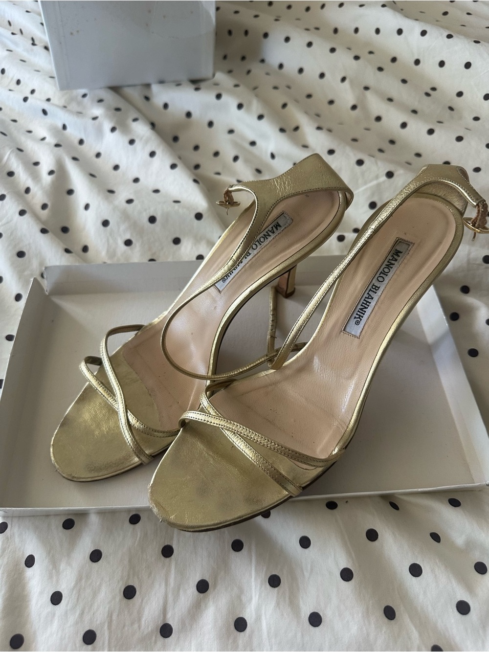 Gold manolos
